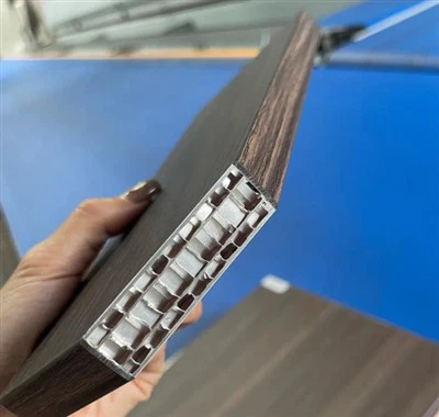 It-Tliet -Panew tal-Aluminju Honeycomb Jintuża Għall-Għamara.